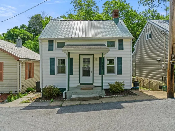 114 College St, Shepherdstown, WV 25443