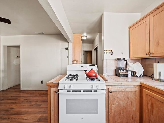 5th image of 15625 La Mesa St