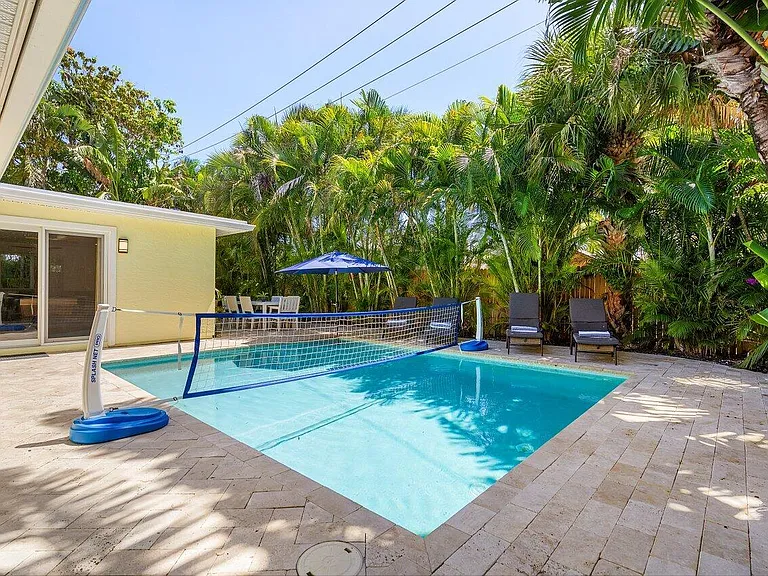 671 Lindell Blvd — Photo 35