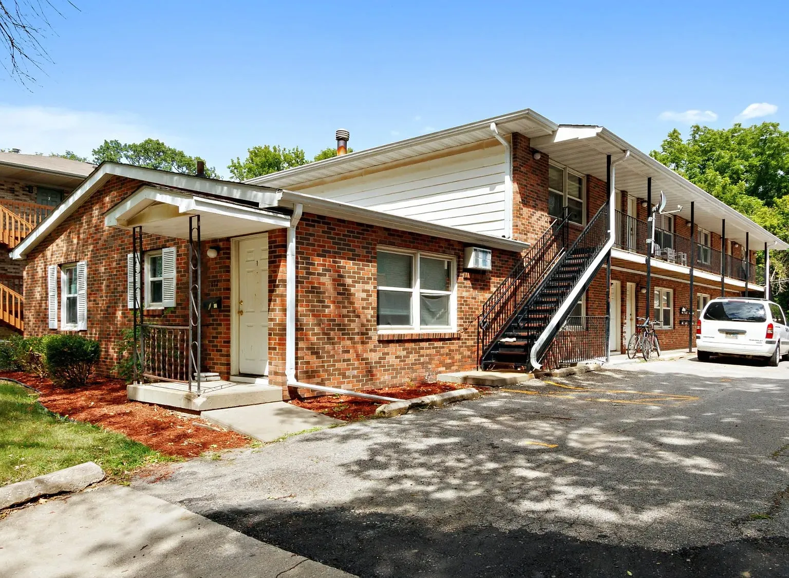 2 bed, 755 sqft, $825 — Photo 1