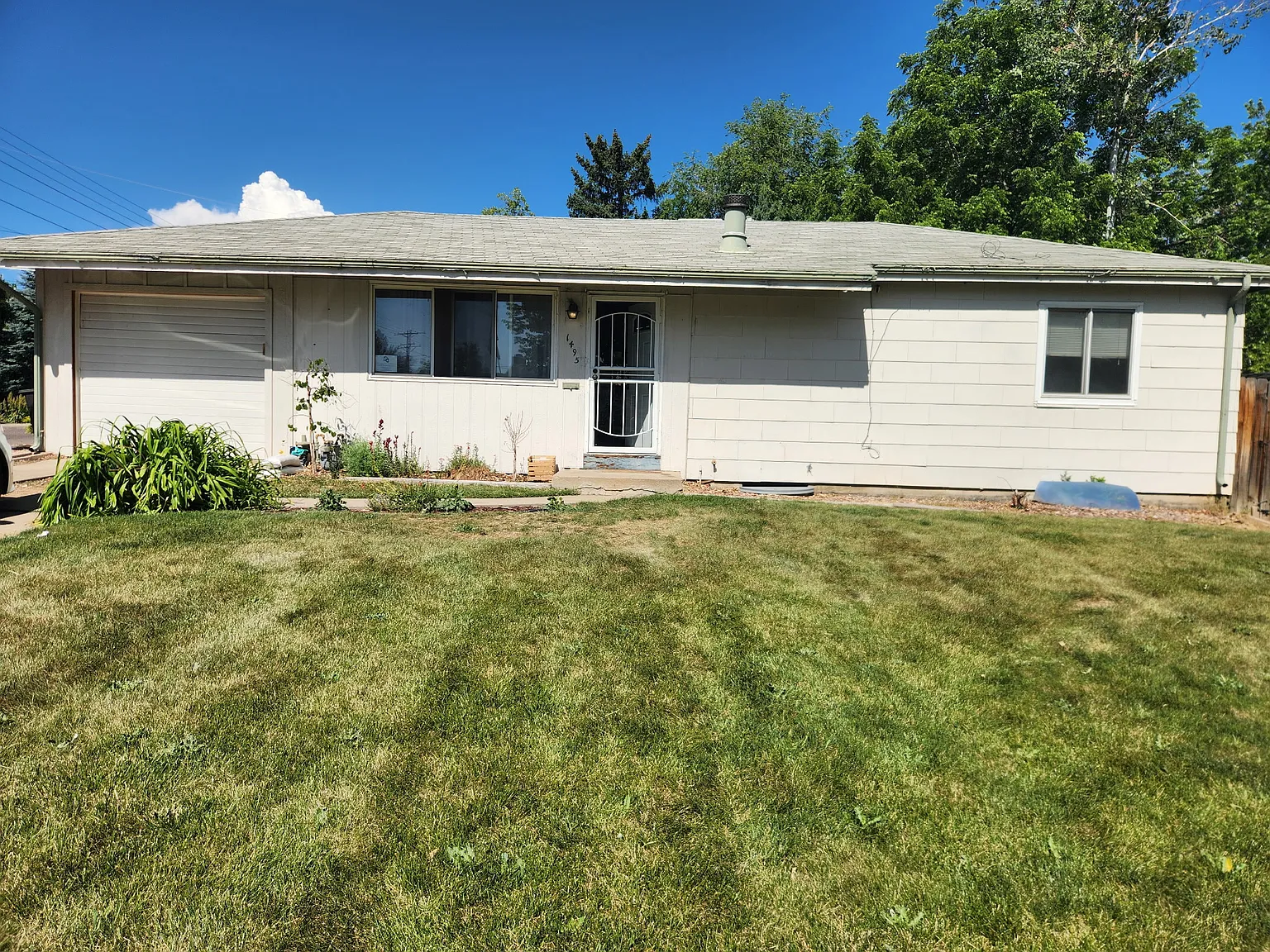 1495 S Grape St — Photo 2
