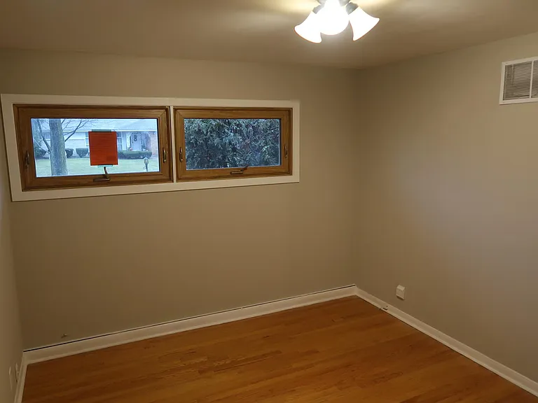 8118 W Eastwood Ave — Photo 8