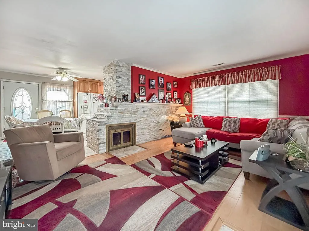 55 Teaberry Ln photo 1