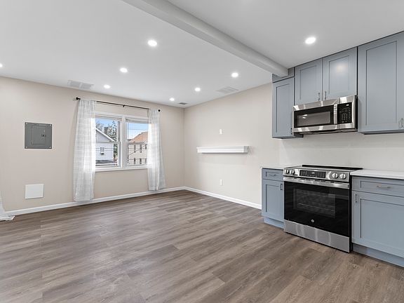 2nd image of 80 E Emerson Ave
