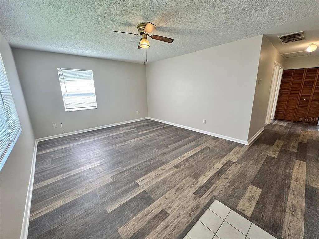 3 bed, 1.0 bath, 800 sqft, $1,050 — Photo 3