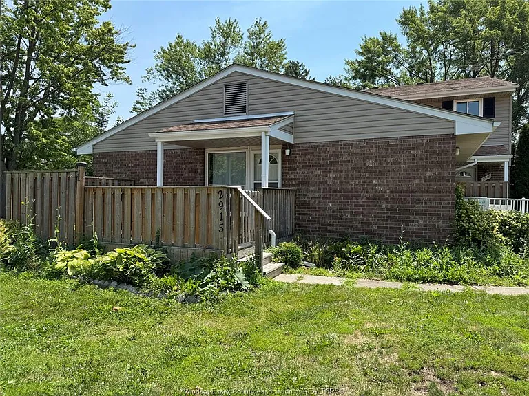 2915 Meadowbrook Ln #10 — Photo 2