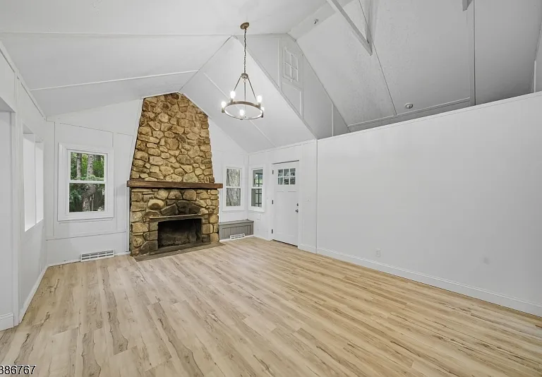 330 Springbrook Trl — Photo 4