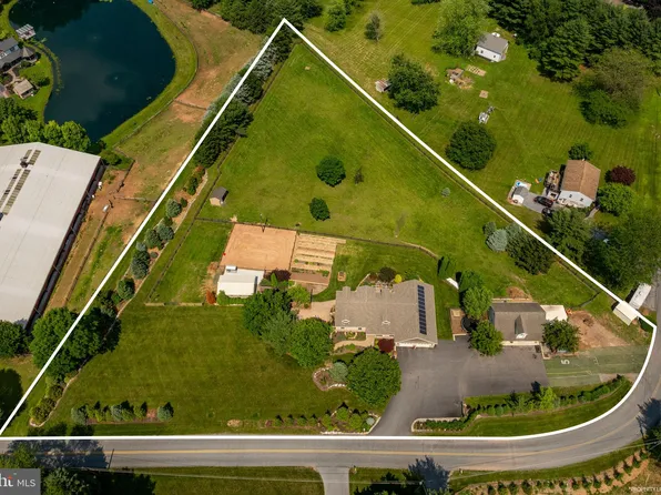 144 Horse Happy Rd, Newmanstown, PA 17073
