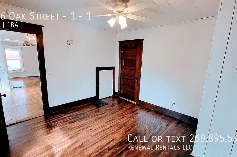 206 Oak St #1 — Photo 5