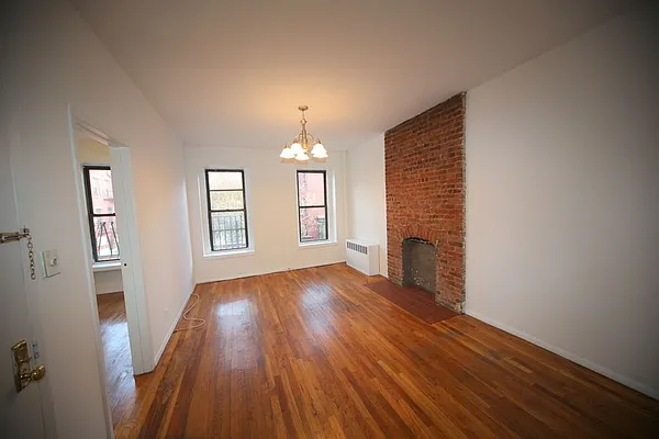 Rented by Metropolitan Realty | media 17