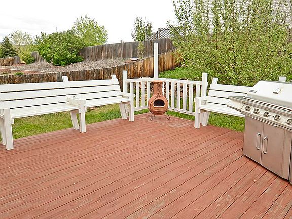 Large Deck Built-in Seating!