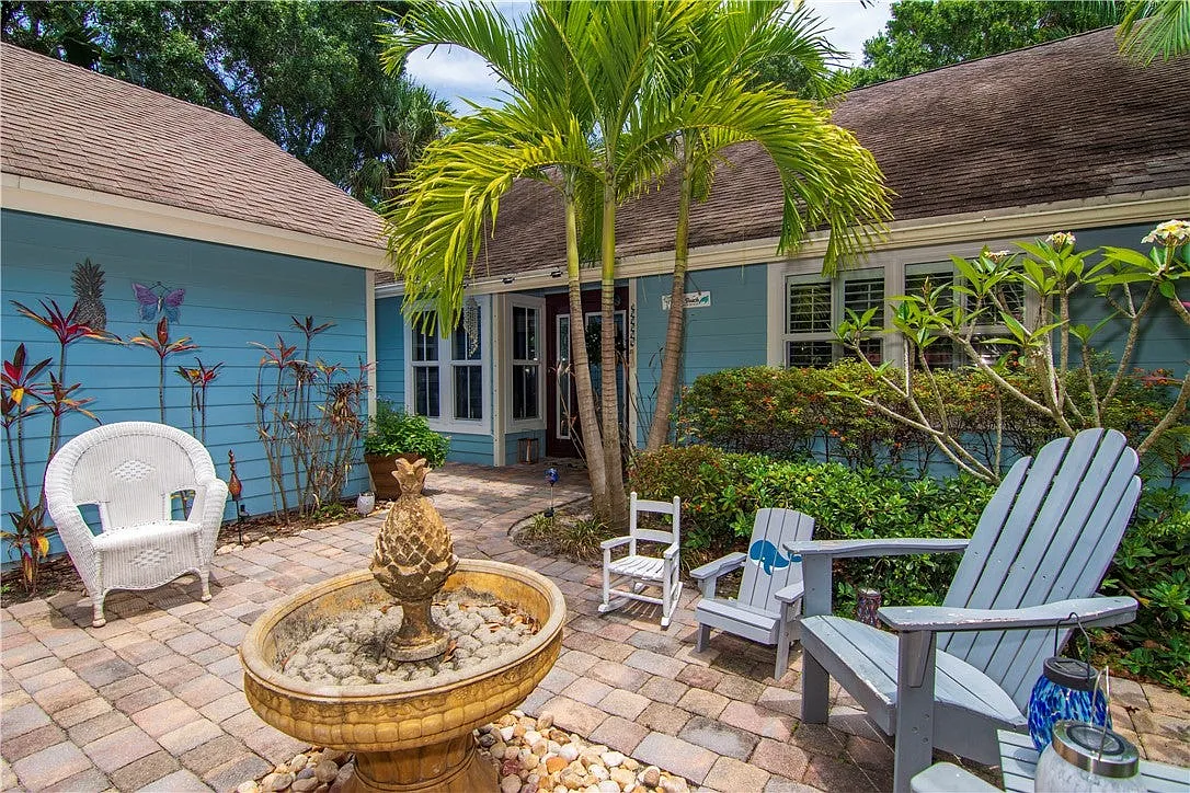 4 bed, 3.5 bath, 2572 sqft, $5,500 — Photo 2