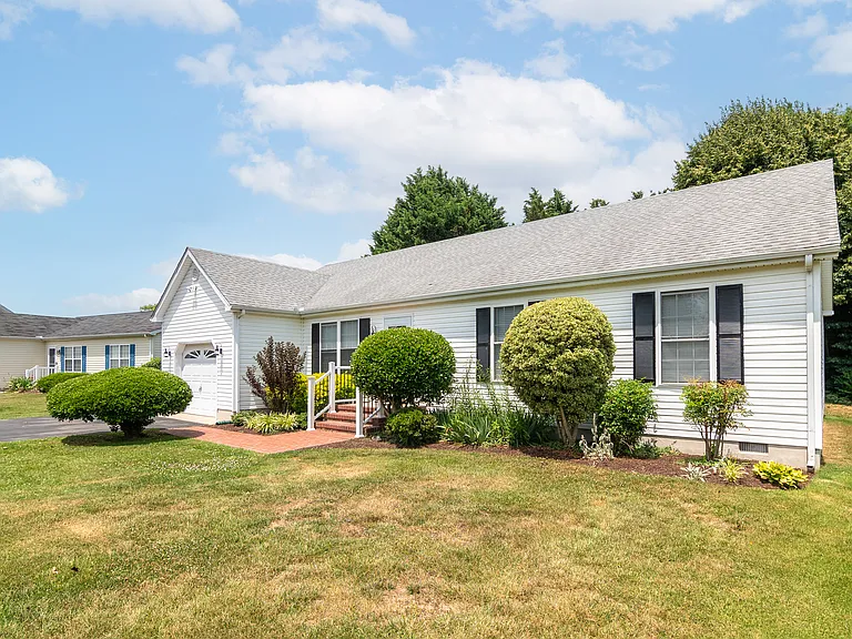 18 Bryn Mawr Dr — Photo 40