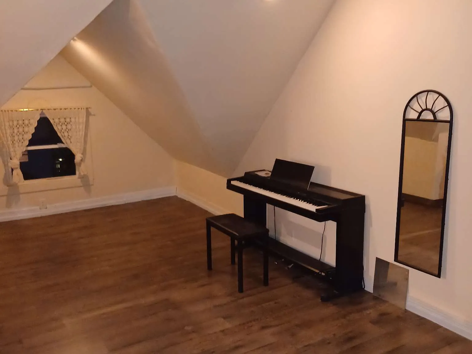 2 bed, 1250 sqft, $1,975 — Photo 3