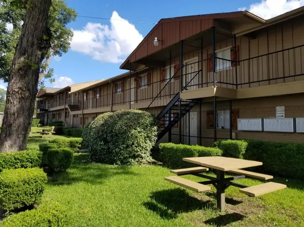 735 S Jackson St APT 16, Jacksonville, TX 75766