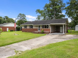 102 Crystal Lake Dr, Havelock, NC 28532
