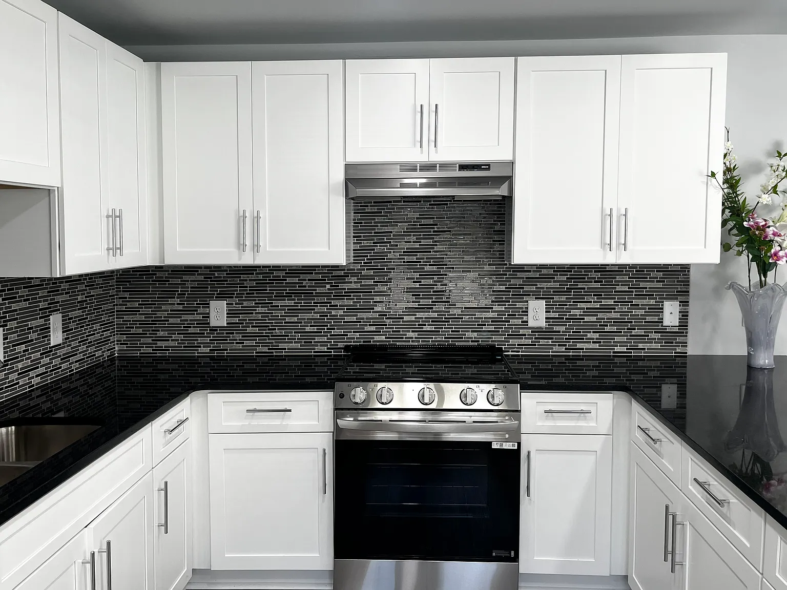Somerset Apartments — Photo 4