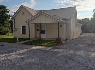 300 N Virginia St, Mc Leansboro, IL 62859