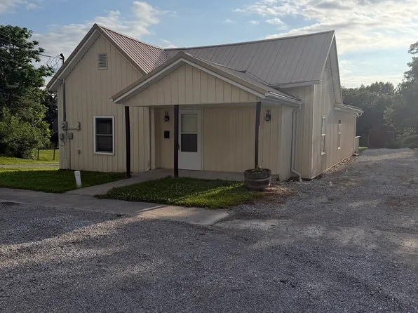 300 N Virginia St, Mc Leansboro, IL 62859