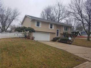 8989 Old Orchard Dr, Norwalk, IA 50211
