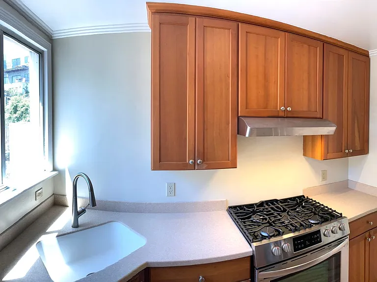 615-617 Lawton St — Photo 12
