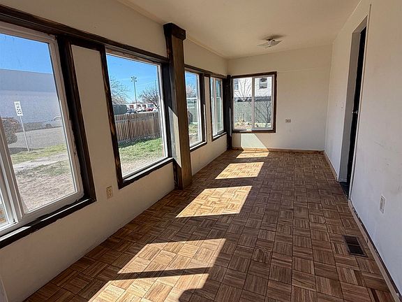 3rd image of 412 Main Ave N