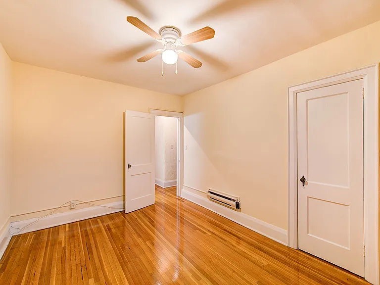 938 Avenue Rd #3 — Photo 32