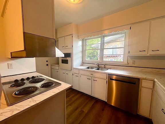 4th image of 1213 E Side Dr