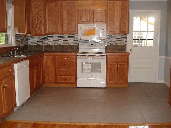 5th image of 1410 E Colonial Dr