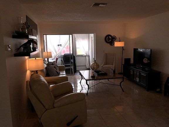 Home For Sale In Cresthaven