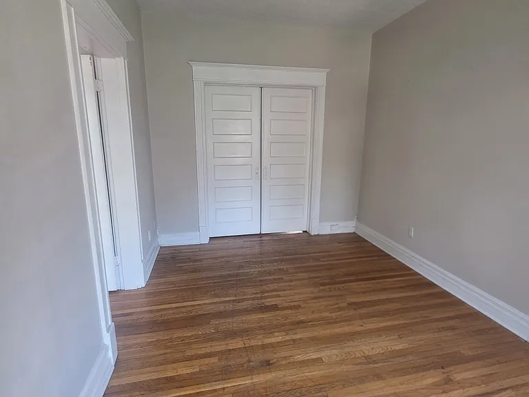 408 Kensington Ct #5 — Photo 4