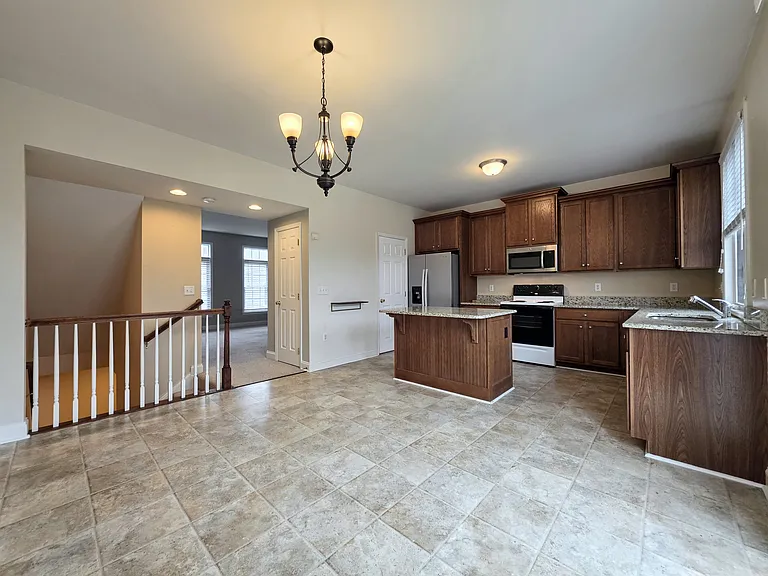 214 Sagamore Hl — Photo 6