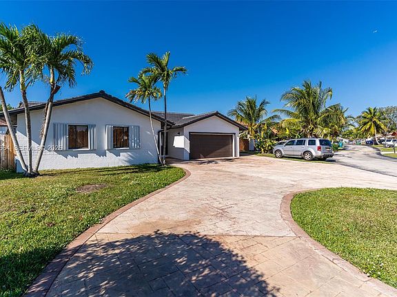 5th image of 10290 SW 145th Pl