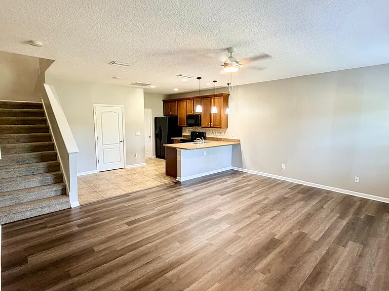 2755 Hollybrook Ln — Photo 5