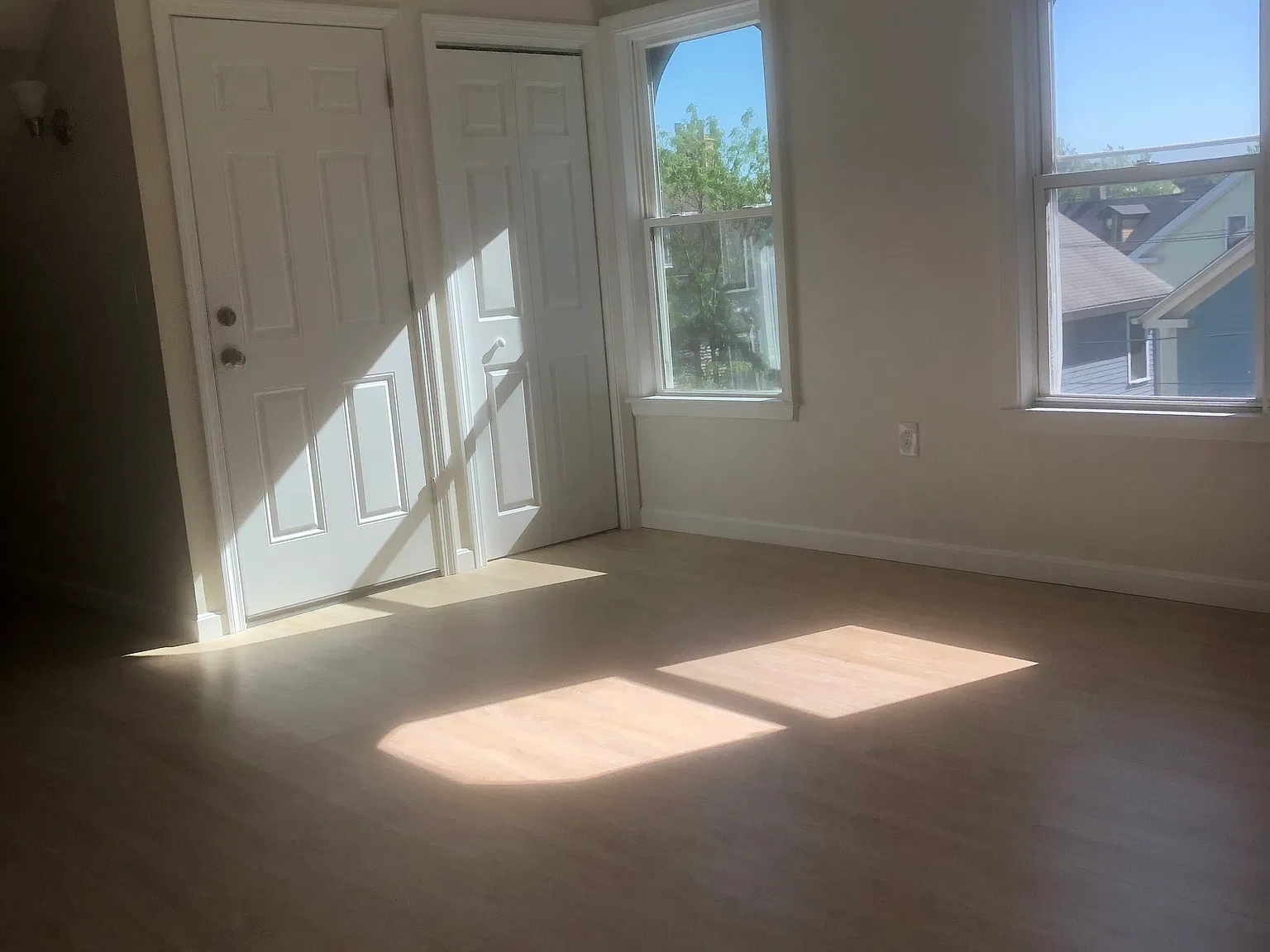 3 bed, 912 sqft, $2,150 — Photo 3