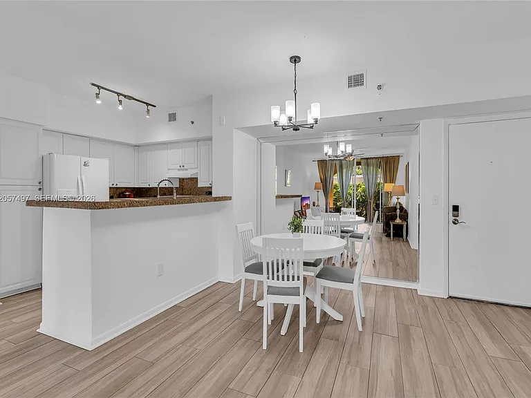 19501 E Country Club Dr #9101 — Photo 2