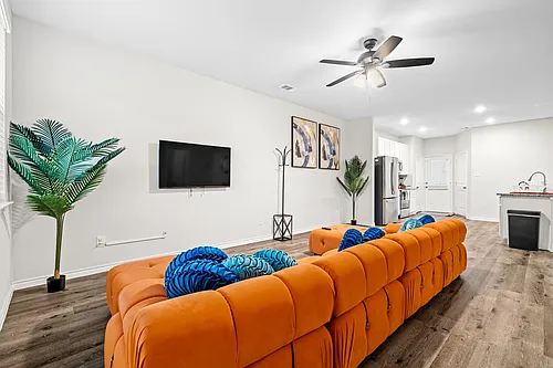 5541 Topwater Trl Photo 1