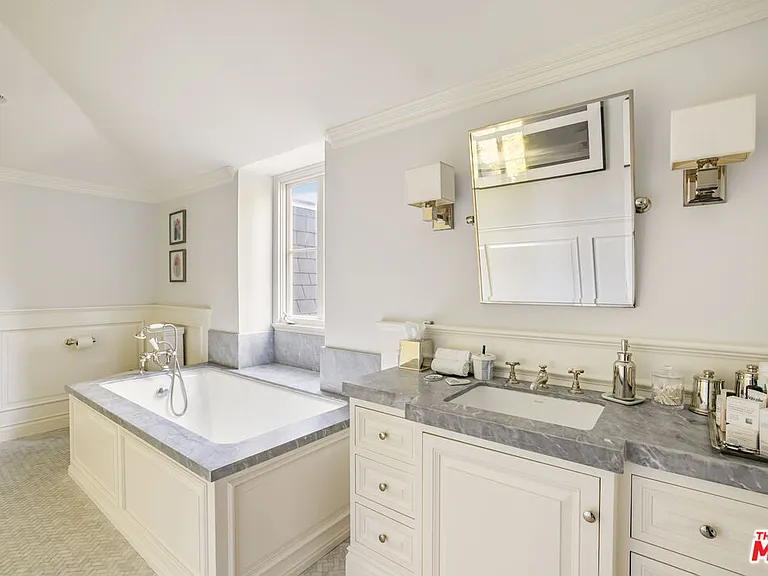 10847 Bellagio Rd — Photo 52