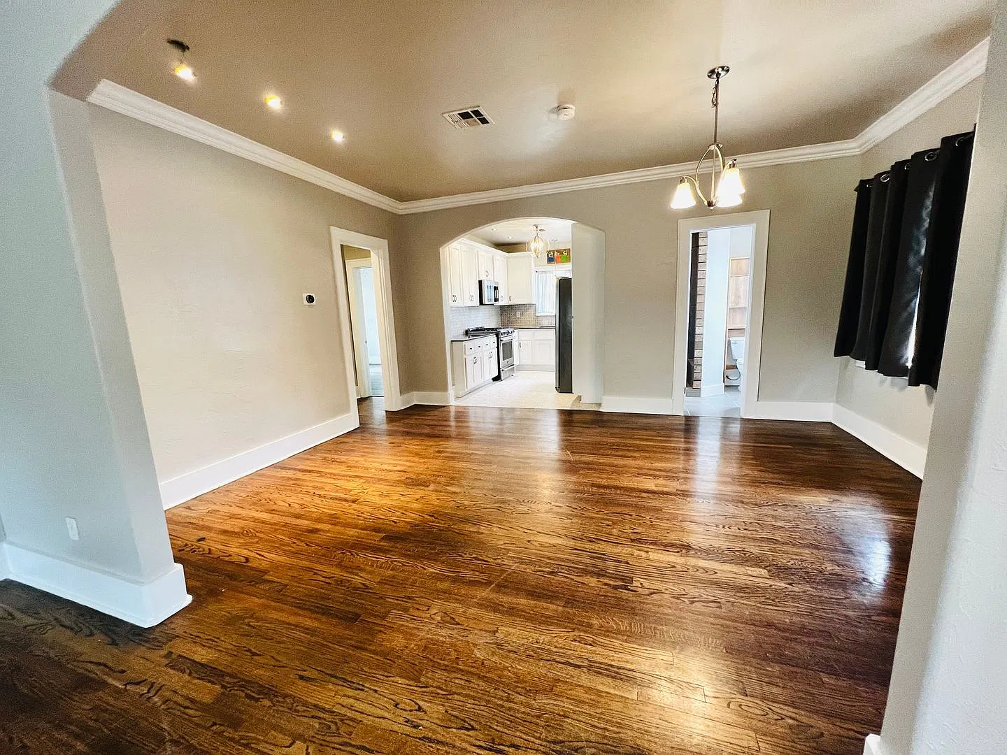 Beautiful 3BD 2BA Home Close to the Plaza District!! — Photo 4