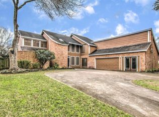 14207 Islandwoods Dr, Houston, TX 77095