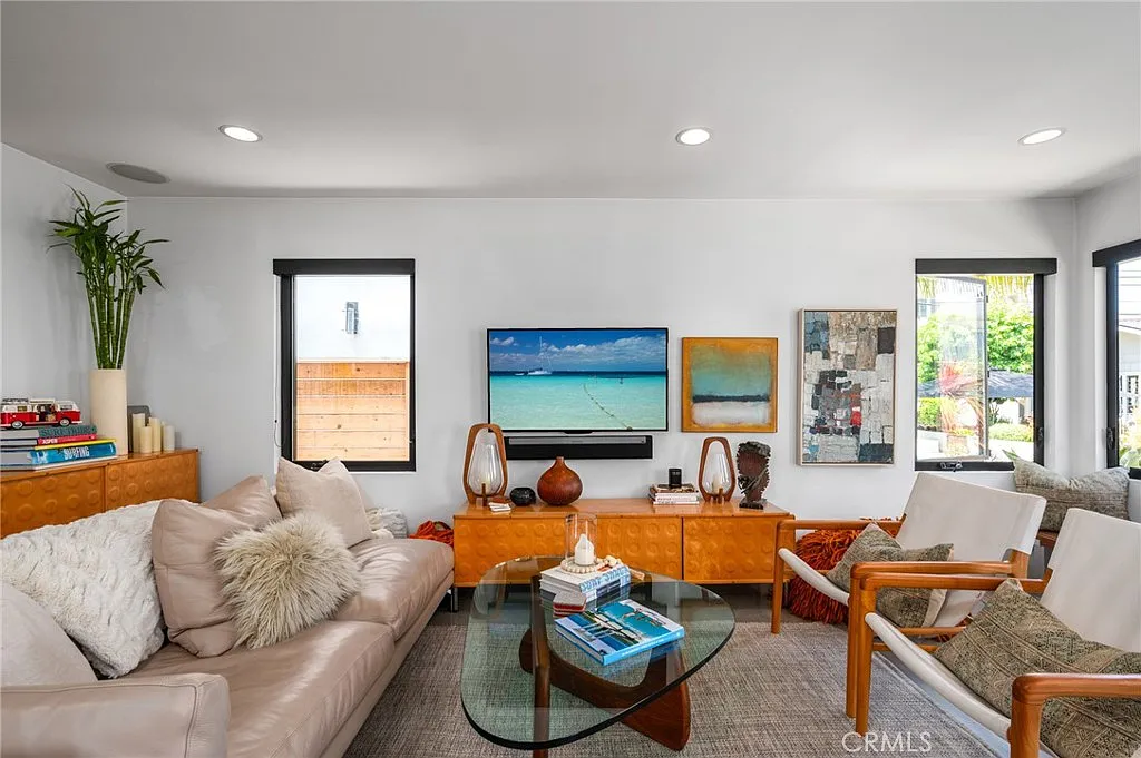 3 bed, 1287 sqft, $17,000 — Photo 4