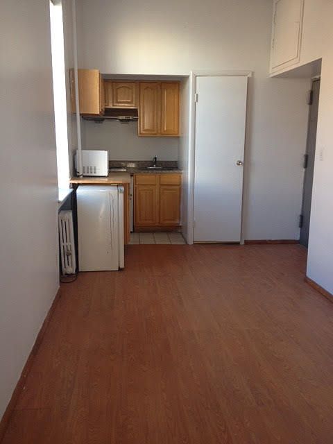 1st image of 144 Wyckoff Ave APT 02