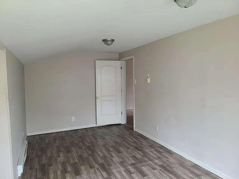 105 McClure St — Photo 4