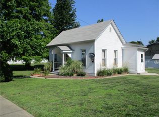 902 W Maple St, Carrollton, IL 62016