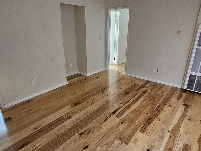 1528 E 1st St #6 — Photo 17