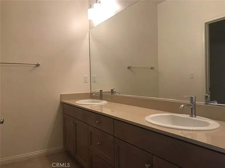 319 Edenfiled Ave — Photo 3