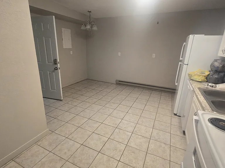 129 Westwood Dr #7 — Photo 8