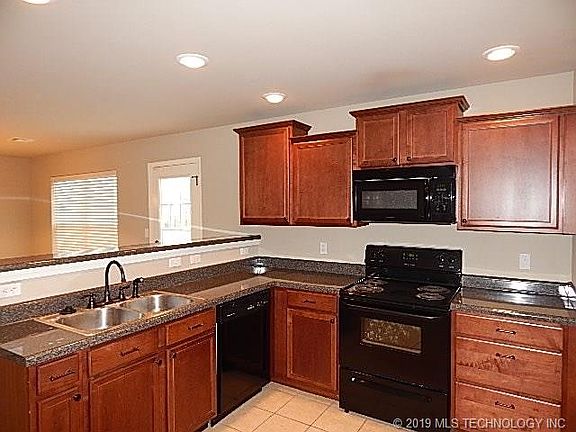 4th image of 415 E 148th Cres S