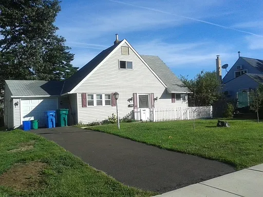 15 Honeysuckle Ln photo 1