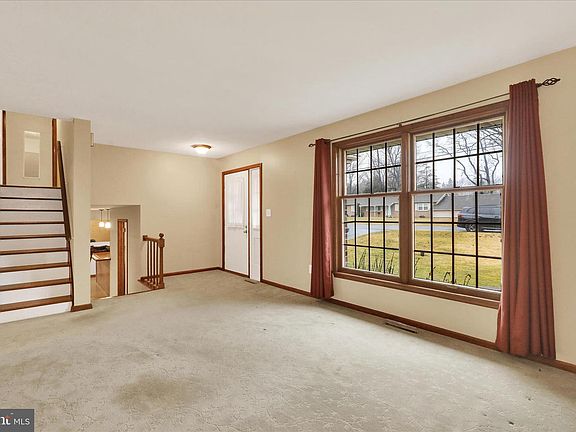 2nd image of 2476 Wilson St